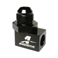 [Armatura tlakového potrubí Aeromotive LT-1 OE (přizpůsobuje hrdlo čerpadla A1000 originálnímu tlakovému potrubí)]
