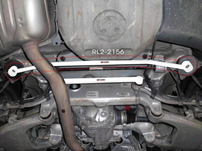 [Obr.: 11/67/87/9-bmw-528i-f10-10-ultraracing-2p-rear-lower-bar-1761301189.jpg]