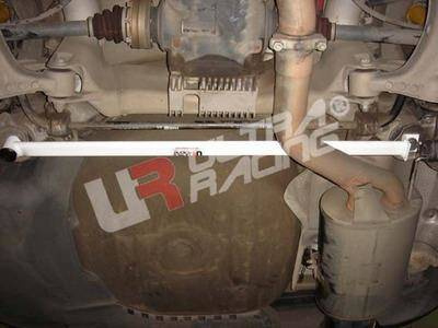 [Obr.: 11/67/88/8-bmw-5-series-e60-530-ultraracing-2-point-rear-lower-bar-1761301192.jpg]