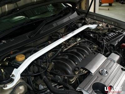 [Obr.: 11/68/64/9-nissan-cefiro-98-03-a33-ultraracing-front-upper-strutbar-1761301462.jpg]