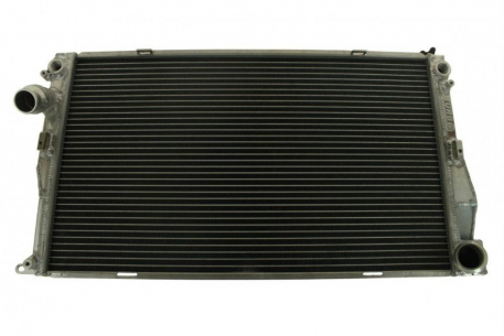 [Obr.: 63/70/47-sportowa-chlodnica-wody-bmw-e90-e92-1m-e82-335i-1542211408.jpg]